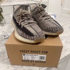 Authentic Adidas Yeezy Boost 350 V2 -Zyon